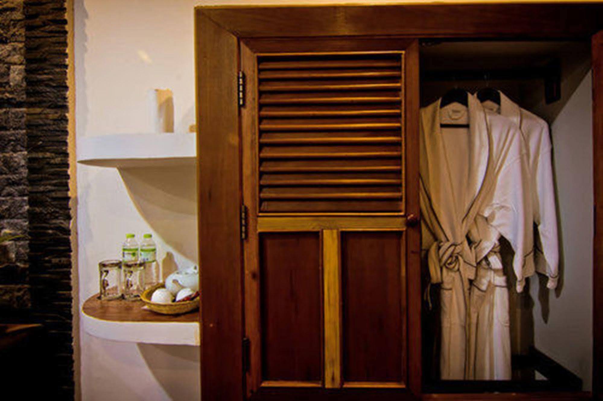 Ravorn Villa Boutique Battambang Exterior foto